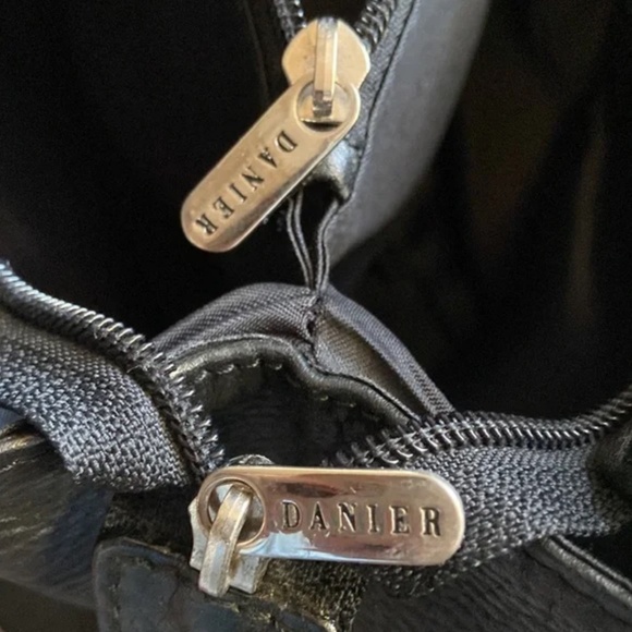 Danier Genuine Leather Shoulder Bag Purse - Picture 4 of 9